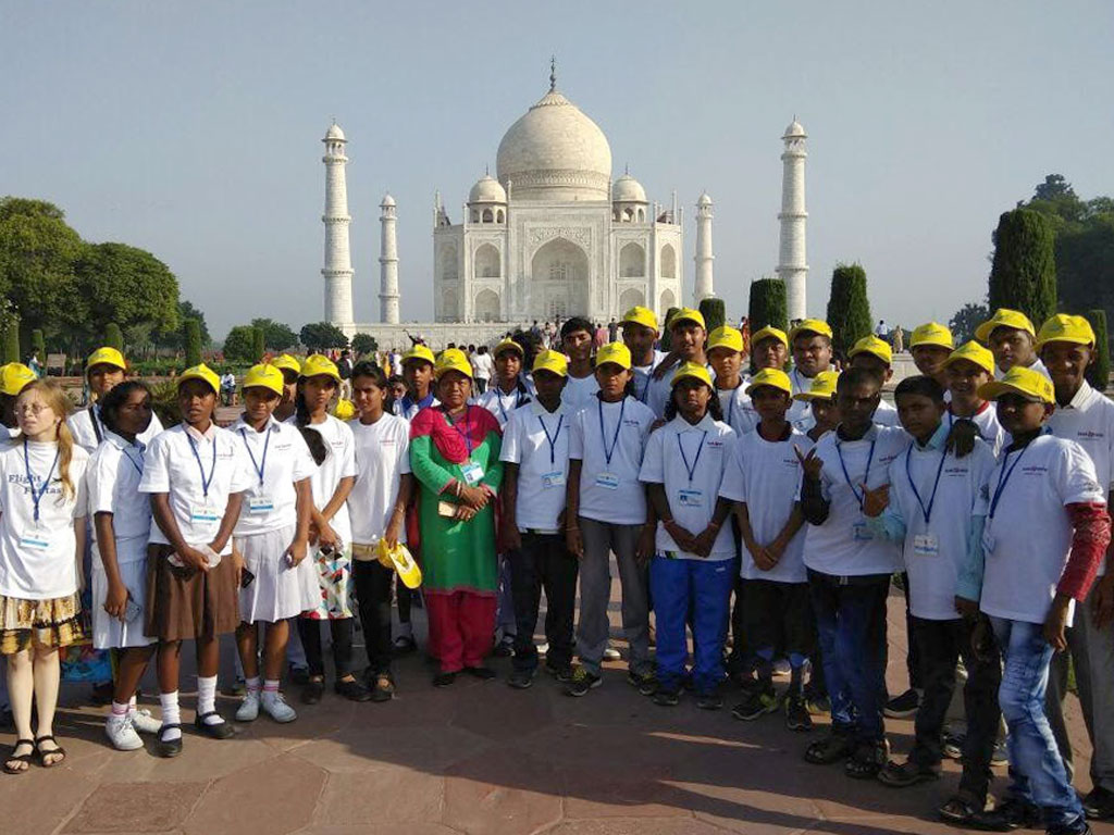flight of fantacy : more than 500 children saw taj mahal on occassion of world tourist day.
