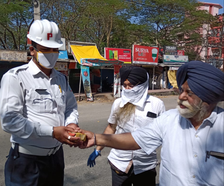 Food for needy by gurudwara sri guru singh sabha and ranchi sikh samaj .
