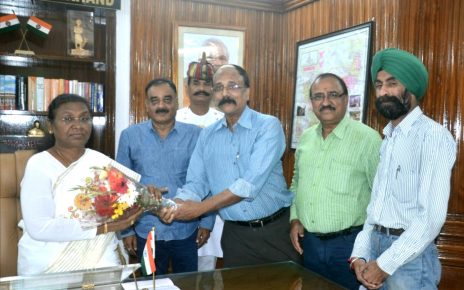 A delegation of juj met governor jharkhand in protest of murder of journalist of tripura
