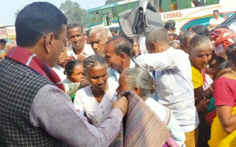 Member of parliament, sanjay seth visited ichagarh vidhansabha : distributed blankets between needy.