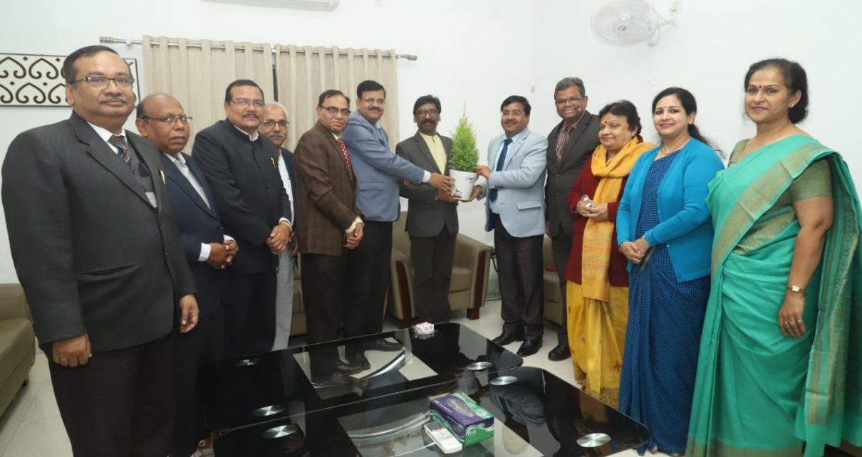 A delegation of private schools principals met cm Jharkhand hemant Soren
