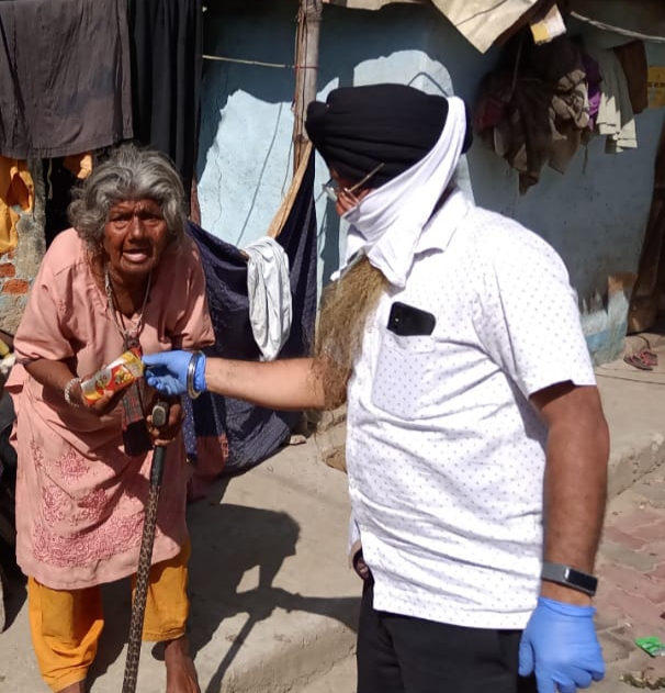 Food for needy by gurudwara sri guru singh sabha and ranchi sikh samaj .