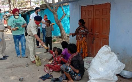 Lockdown india : First day :: ranchi police and gurudwara committee distributed food packets in needy and poor people.