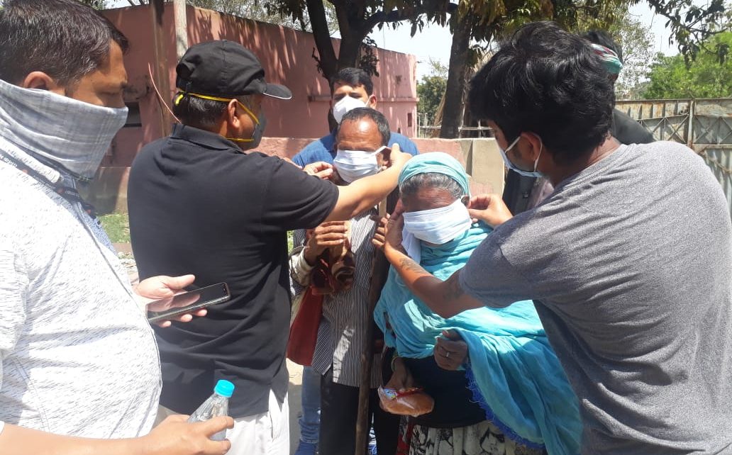 Ranchi press club distributed eatables and medicines between needy