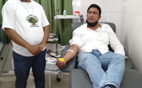 Fight against corona : jsca vice president and congress leader ajay shahdeo donated blood in sadar hospital blood bank