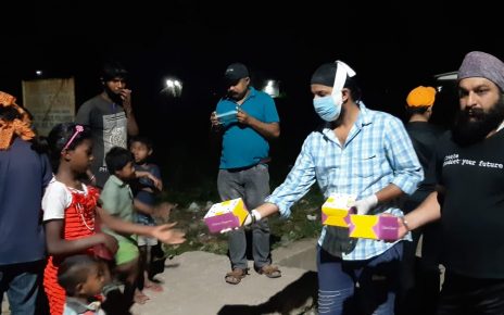 Fight against corona : gurudwara sri guru singh sabha distributed food packets in evening also