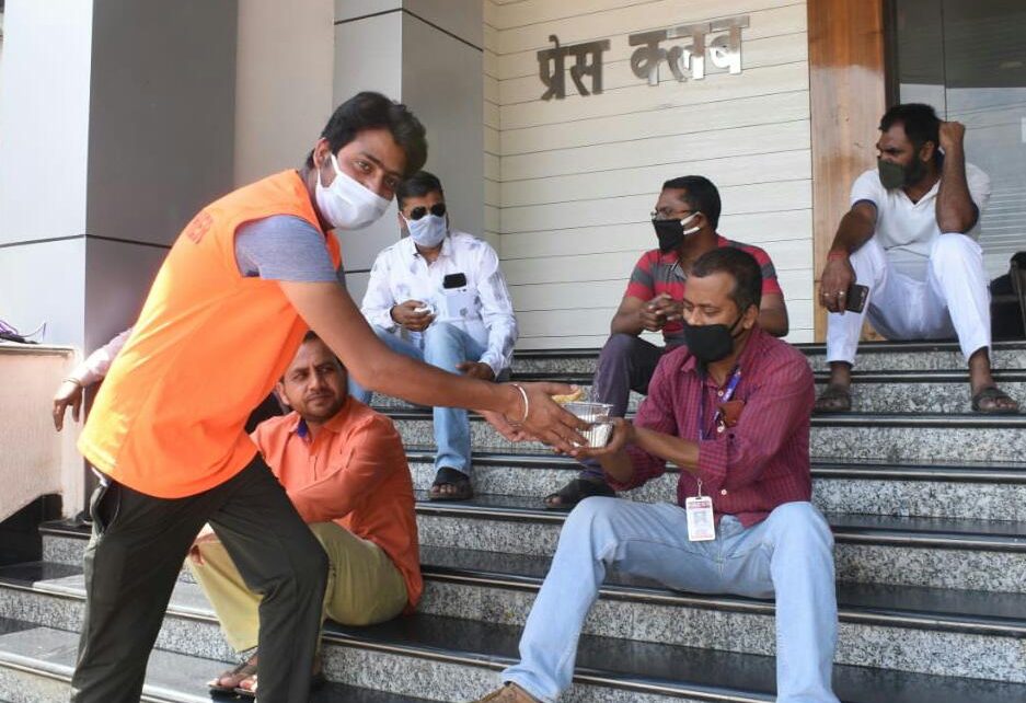 Fight against corona : fooding facility for journalists started in ranchi press club