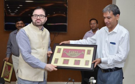 Officers gave Farewell to chief secretary dr d k tiwary