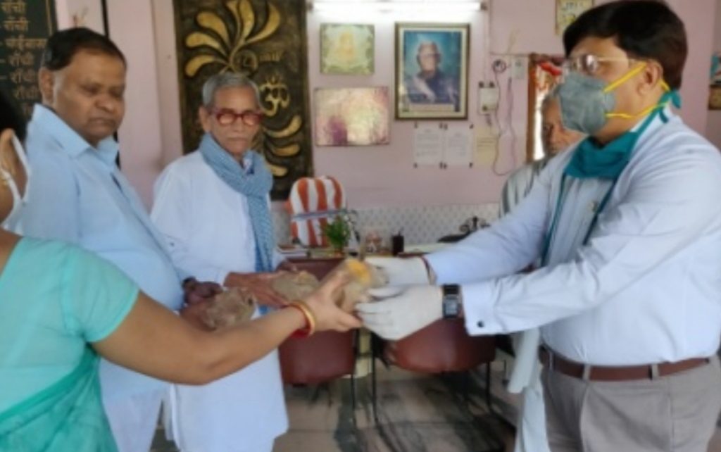 Distribution of biscuit packets to senior citizen by jain samaj in bhagwan mahavir medica