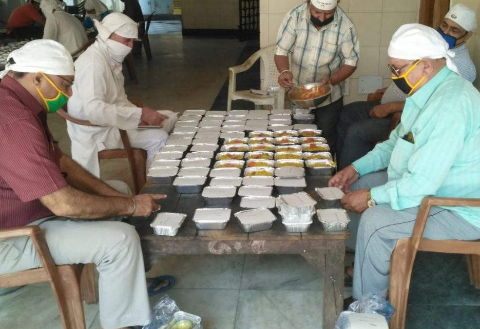 Gurudwara sri guru nanak satsang sabha distributed six thousand food packets till dated for needy